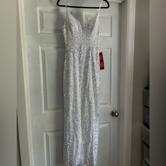 White iridescent dress - Picture 2 of 5